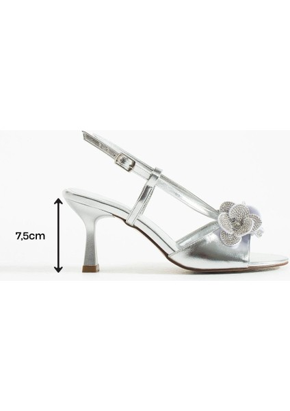 Kadın Aksesuar Detaylı Topuklu Sandalet Flat - Gümüş