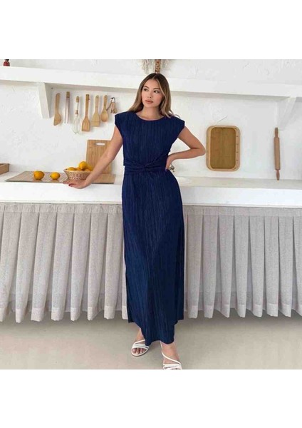 Kadın Siyah Pliseli Sıfır Kol Bağlama Detaylı Elbise fiyatları