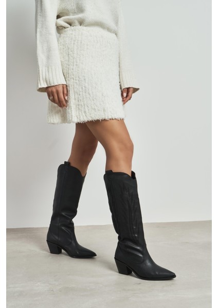 Navi Siyah Mat Sivri Burun Nakış Detay Kalın Topuklu Kadın Çizme fiyatları