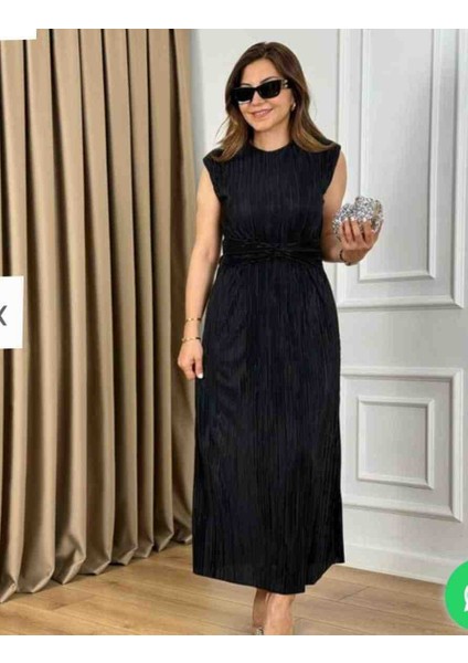 Kadın Siyah Pliseli Sıfır Kol Bağlama Detaylı Elbise