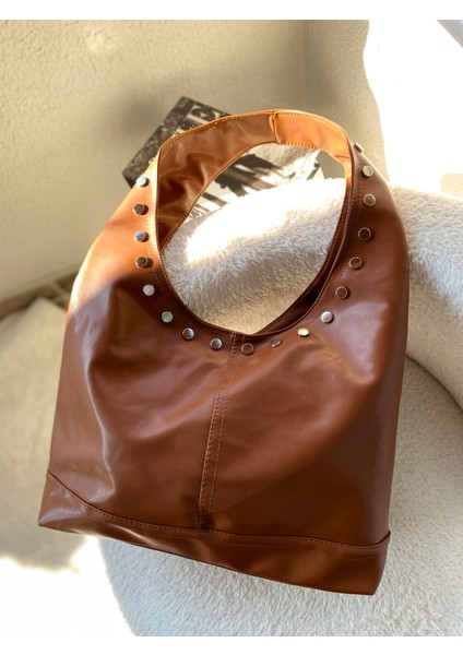 Zımba Detaylı Yumuşak Deri Omuz Çantası fırsatları