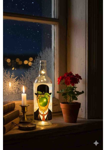 Sanat Temalı Şişe Lamba – René Magritte “insanoğlu” Tasarımlı Pilli LED Işıklı Dekoratif Masa Lambası fırsatları