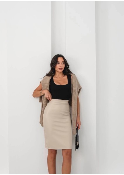 Arkadan Yırtmaçlı Kalem Etek Bej fiyatları