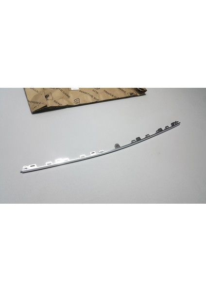 Audi A4 8W B9 16-24 S-Line Arka Tampon Nikelajı Orta Oem