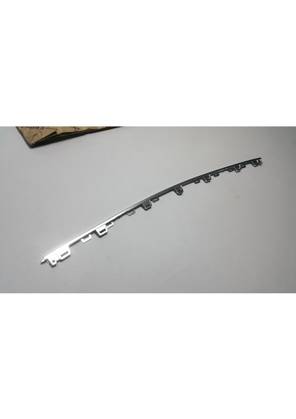 Audi A4 8W B9 16-24 S-Line Arka Tampon Nikelajı Orta Oem modelleri