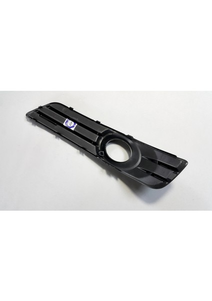 Audi A3 8p 2008-2012 Makyajlı Kasa Sis Farı Çerçevesi Sağ modelleri