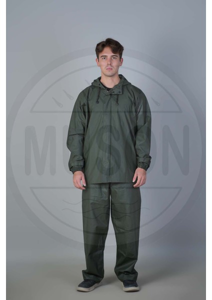 Yağmurluk Ceket + Pantolon Takımı – Haki | Su ve Rüzgar Geçirmez, Yeni Nesil Yaka, Kemik Diş Fermuar, Duble Kol, Lastikli Bel ve Bilekler, Sportif ve Dayanıklı Tasarım