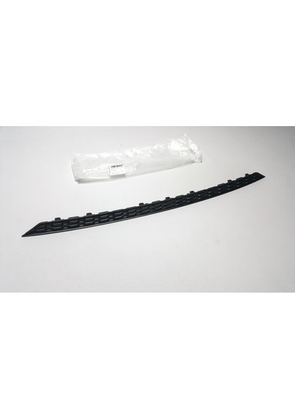 Audi A4 8W B9 16-24 S-Line Arka Tampon Çıtası Plastik Oem