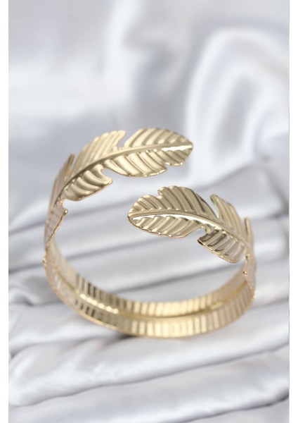 Yaprak Model Gold Renk Kadın Bileklik