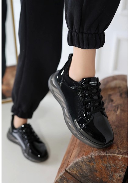 Piona Siyah Rugan Gri Tabanlı Spor Ayakkabı