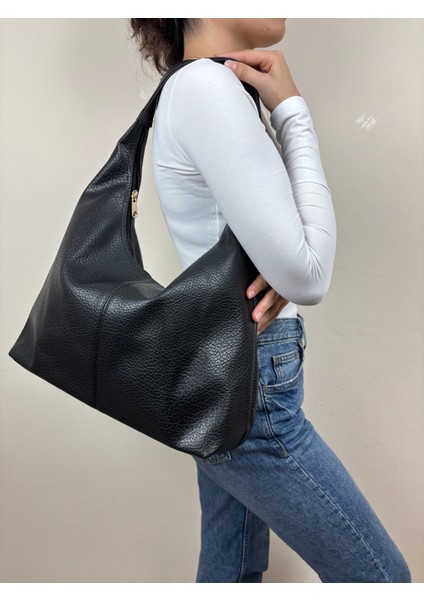 Kadın Suni Deri Siyah Kapitone Dokulu Maxi Boy Omuz Çantası