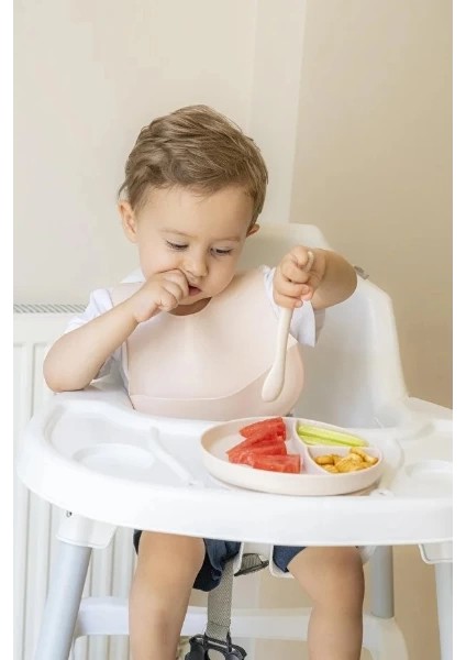 Krem Rengi 3’lü Silikon Yemek Seti – Önlük + Diş Kaşıyıcılı Kaşık + Vakumlu Tabak modelleri