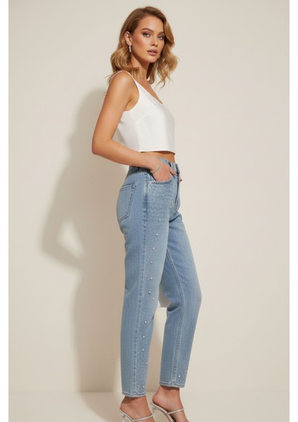 Kadın Yüksek Bel Taşlı-Taş Detaylı Mavi Mom Jean Pantolon – Şık Denim Kadın Pantolon fırsatları