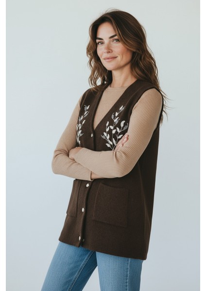 Kadın Önü Düğmeli Cepli Işlemeli Angora Yelek fırsatları