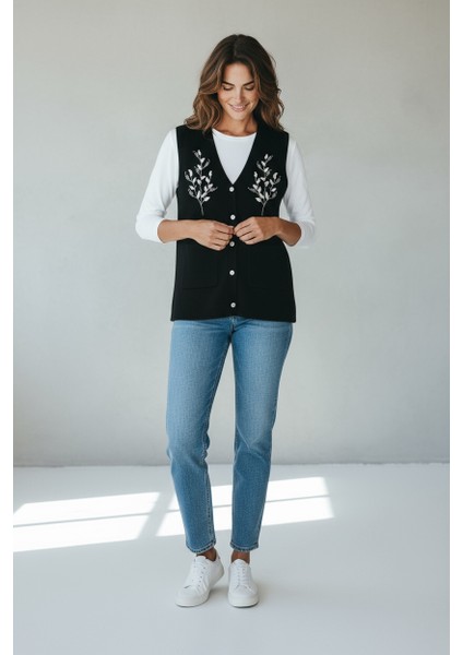 Kadın Önü Düğmeli Cepli Işlemeli Angora Yelek fırsatları