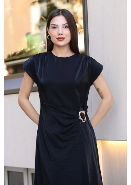 Toka ve Drape Detaylı Soft Saten Midi Elbise 6042-SIYAH fırsatları