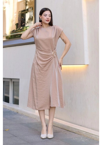 Toka ve Drape Detaylı Soft Saten Midi Elbise 6042-BEJ fiyatları