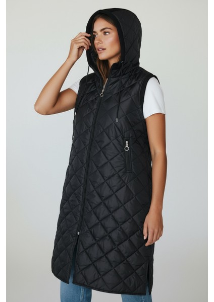 Kadın Önü Fermuarlı Yanlardan Cepli Kapüşonlu Kapitone Yelek Beyaz