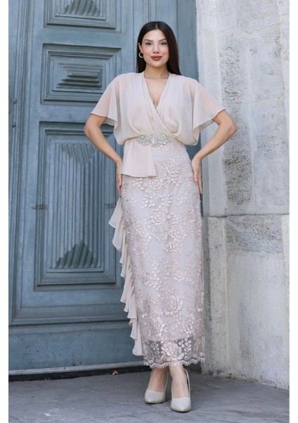 Kruvaze Yaka Şifon Dantel Kombinli Taş ve Fırfırlı Abiye Elbise 6051-BEJ