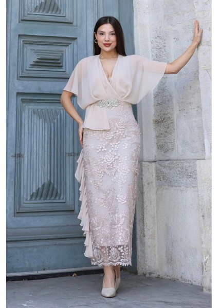 Kruvaze Yaka Şifon Dantel Kombinli Taş ve Fırfırlı Abiye Elbise 6051-BEJ fiyatları