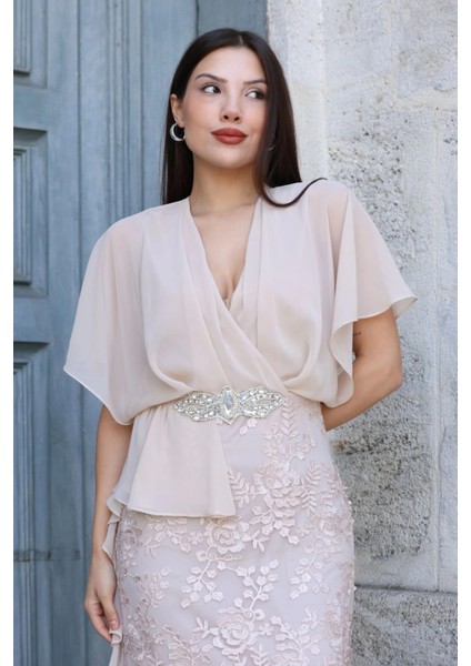 Kruvaze Yaka Şifon Dantel Kombinli Taş ve Fırfırlı Abiye Elbise 6051-BEJ fırsatları