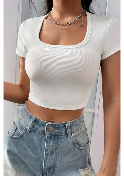 Kadın Beyaz Yarım Kol Düz Yaka Crop Top Bluz