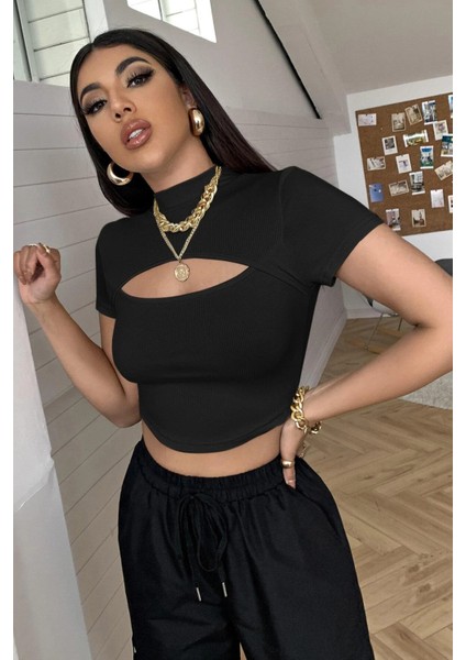 Kadın Siyah Göğüs Dekolteli Yarım Kollu Cut Out Crop Top Bluz