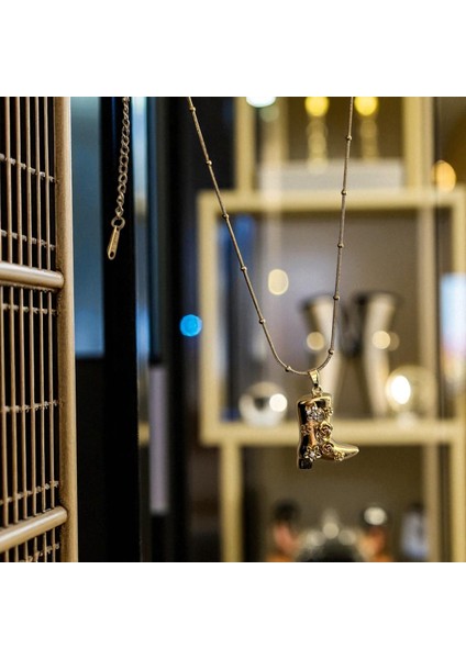 316L Altın Renk Çelik Kovboy Çizme Kolye Kadın Çelik Kolye Wastern Tarz Kolye Gold Renk Kolye Çiçek Desenli Trend Kadın Kolye Çelik Kolye Gold Kolye Kovboy Kolye Kadın Kolye Çizme Model 316L Çelik indirimleri