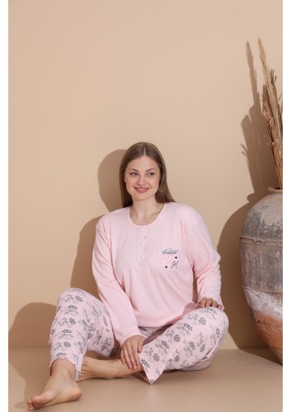 Kadın Kışlık Büyük Beden Curve Nakışlı Desenli Yakası Düğmeli Uzun Kollu Pijama Takımı modelleri