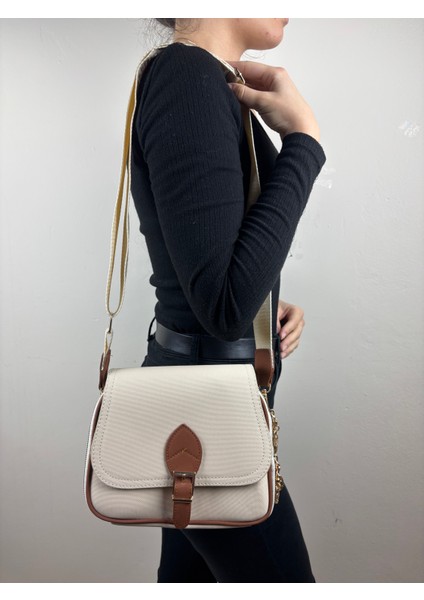 Kadın Kumaş Beyaz Tokalı Kapaklı Şık Mini Boy El ve Omuz Çantası fırsatları