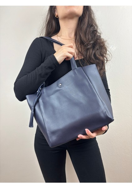 Kadın Suni Deri Lacivert Püskül Detaylı Midi Boy Omuz Çantası fiyatları