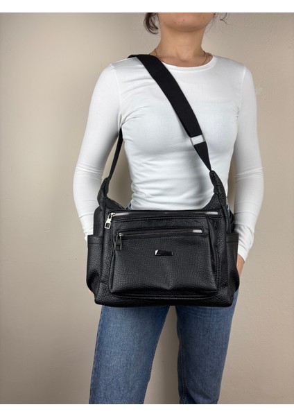 Kadın Suni Deri Siyah Düz Form Çok Cepli Klasik Maxi Boy Omuz Çantası