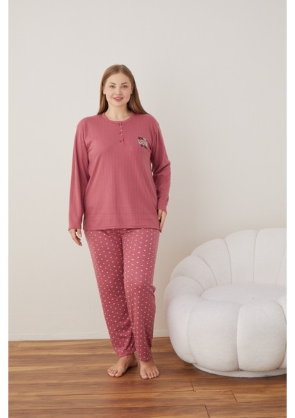 Kadın Kışlık Büyük Beden Curve Nakışlı Desenli Yakası Düğmeli Uzun Kollu Pijama Takımı fırsatları