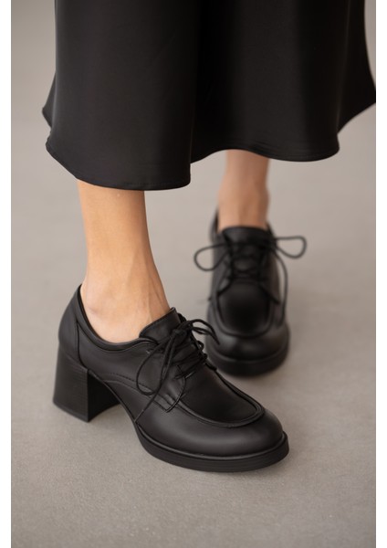 Carenor Hakiki Deri Bağcıklı Kadın Ayakkabı- Siyah