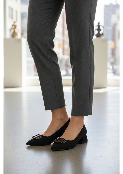 Siyah Hafif Kadın Topuklu Ayakkabı 451133 Z