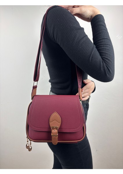 Kadınkumaş Bordo Tokalı Kapaklı Şık Mini Boy El ve Omuz Çantası