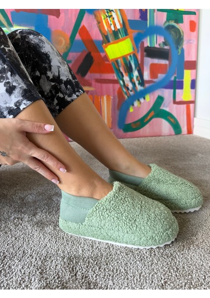 Kadın Sessiz Taban Çok Yumuşak ve Hafif Arkası Lastikli Peluş Ev Botu