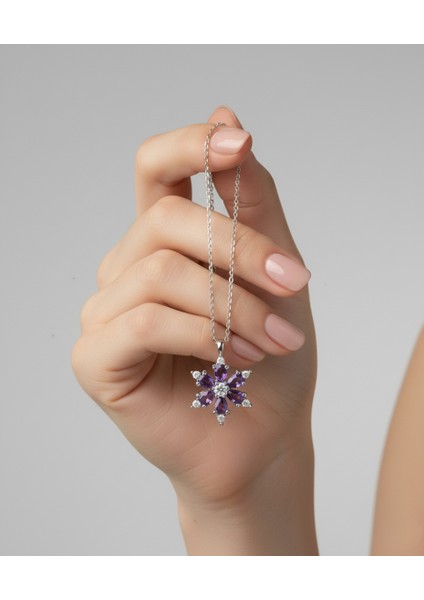 - 925 Ayar Gümüş Kamelya Çiçeği Kolye