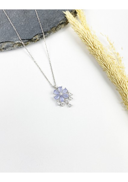 925 Ayar Gümüş Sallantılı Çiçek Kolye