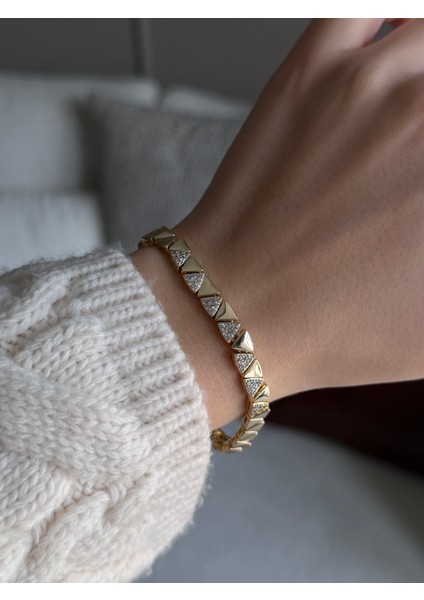 Üçgen Taşlı Bileklik fırsatları