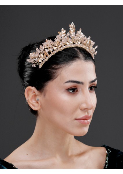Zarif Kristal Taşlı Gelin Tacı – Işıltılı Gümüş Renk Düğün, Nişan ve Özel Gün Aksesuarı