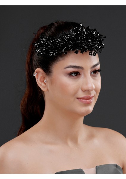 Kristal Çiçek Detaylı Işıltılı Taç – Zarif Saç Aksesuarı