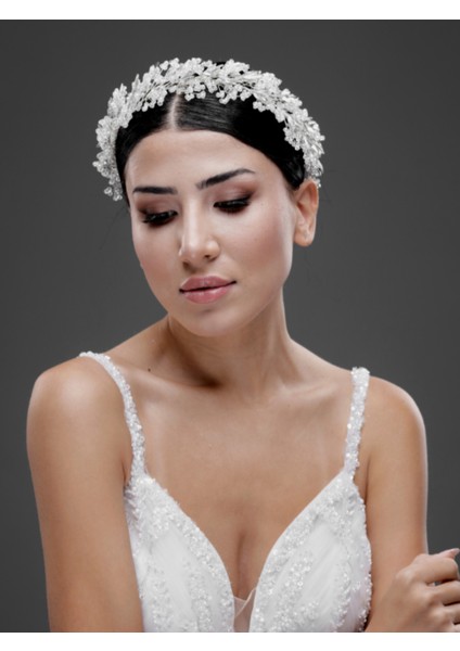 Kristal Taşlı Geniş Form Zarif Taç – Gelin, Nişan ve Özel Gün Saç Aksesuarı