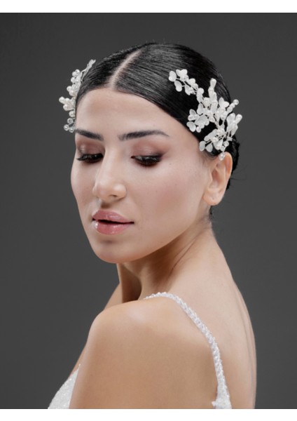 Çiçek ve Inci Detaylı Zarif Saç Aksesuarı – Gelin, Nişan ve Özel Gün Tokası