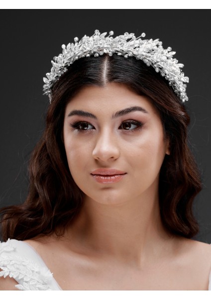 Kristal Taşlı Zarif Taç – Farklı Renk Seçenekleriyle Özel Gün Saç Aksesuarı