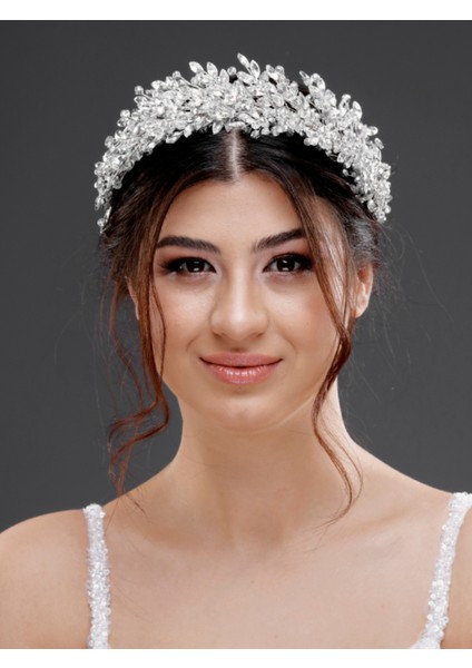 Kristal Taşlı Zarif Taç – Farklı Renk Seçenekleriyle Özel Gün Saç Aksesuarı modelleri