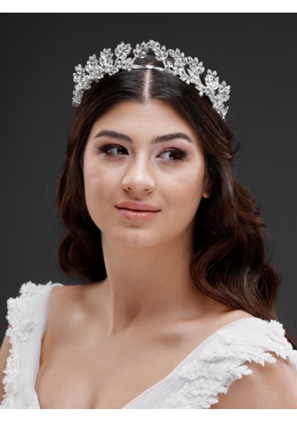 Yaprak Formlu Kristal Taşlı Taç – Gelin, Nişan, Davet ve Özel Gün Saç Aksesuarı