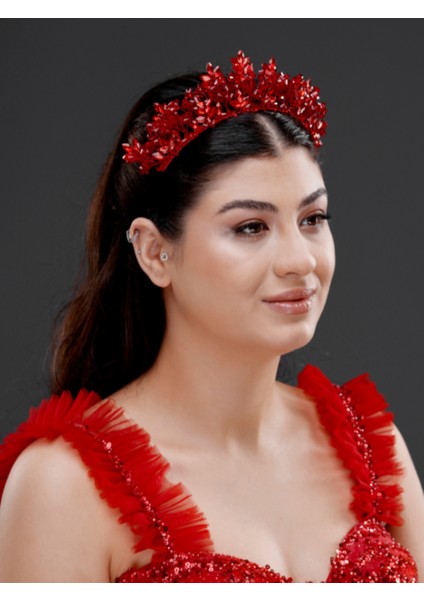 Zarif Kristal Taşlı Gelin Tacı – Işıltılı Gümüş Renk Düğün, Nişan ve Özel Gün Aksesuarı