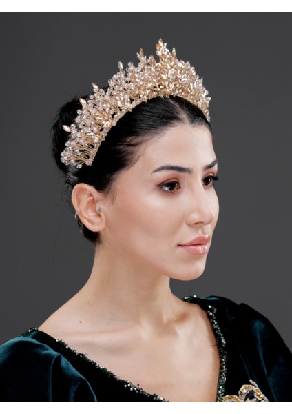 Kristal Taşlı Işıltılı Taç – Zarif Saç Aksesuarı