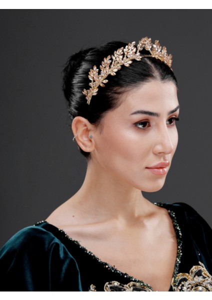 Yaprak Formlu Kristal Taşlı Taç – Gelin, Nişan, Davet ve Özel Gün Saç Aksesuarı